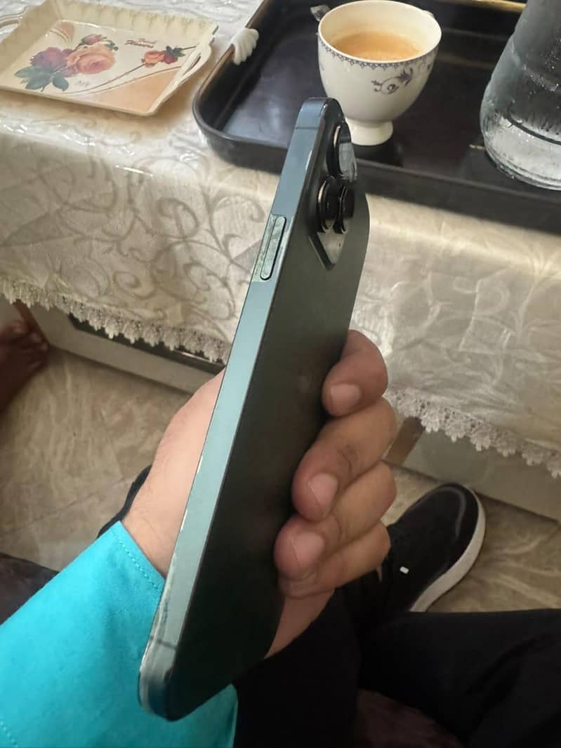 Apple iPhone 13 Pro Max 2