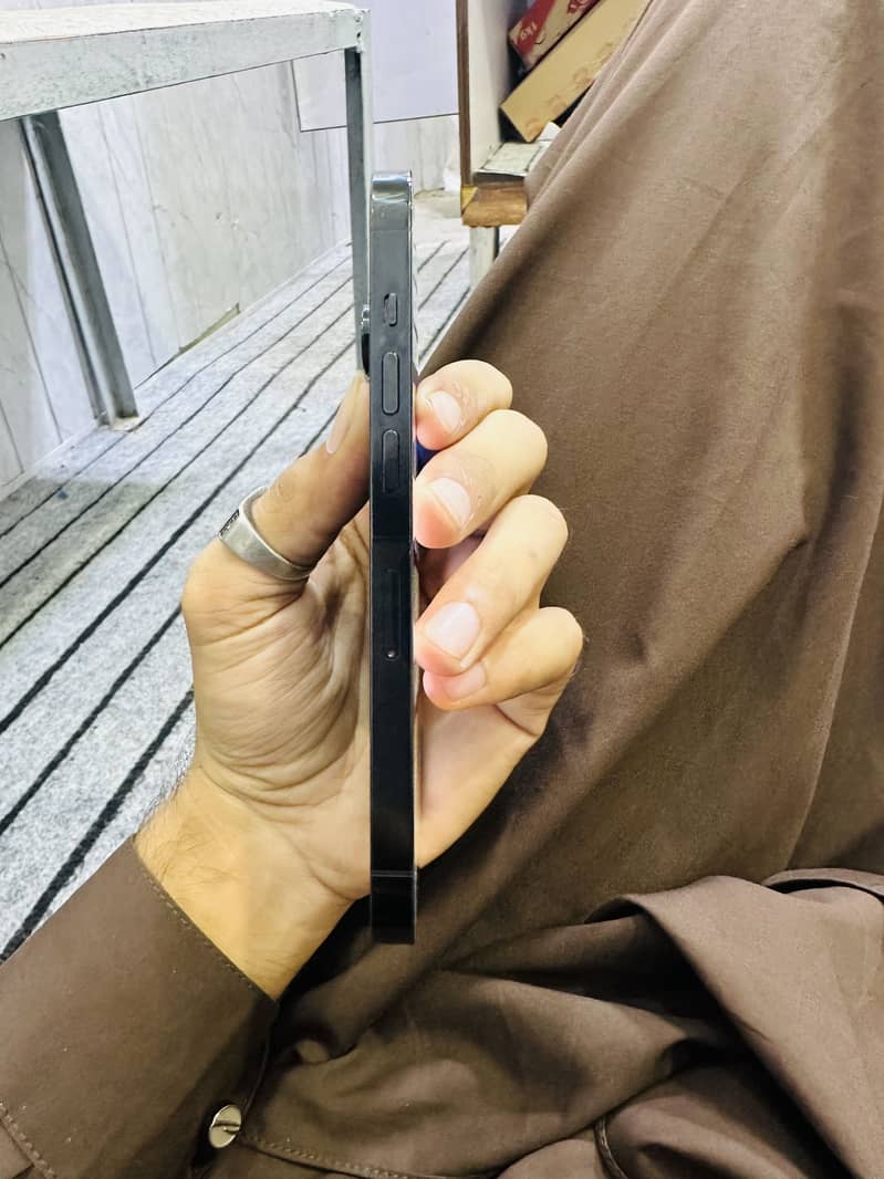 Apple iPhone 14 Pro 2