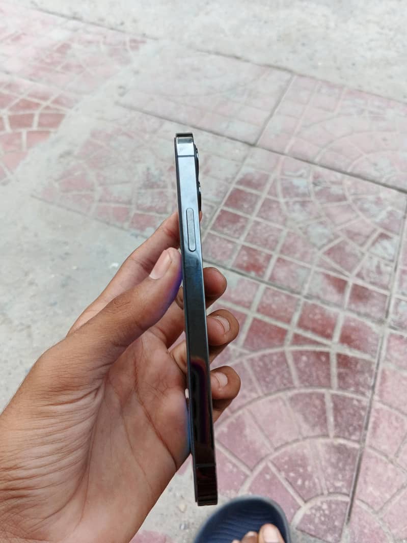 Apple iPhone 12 Pro 3