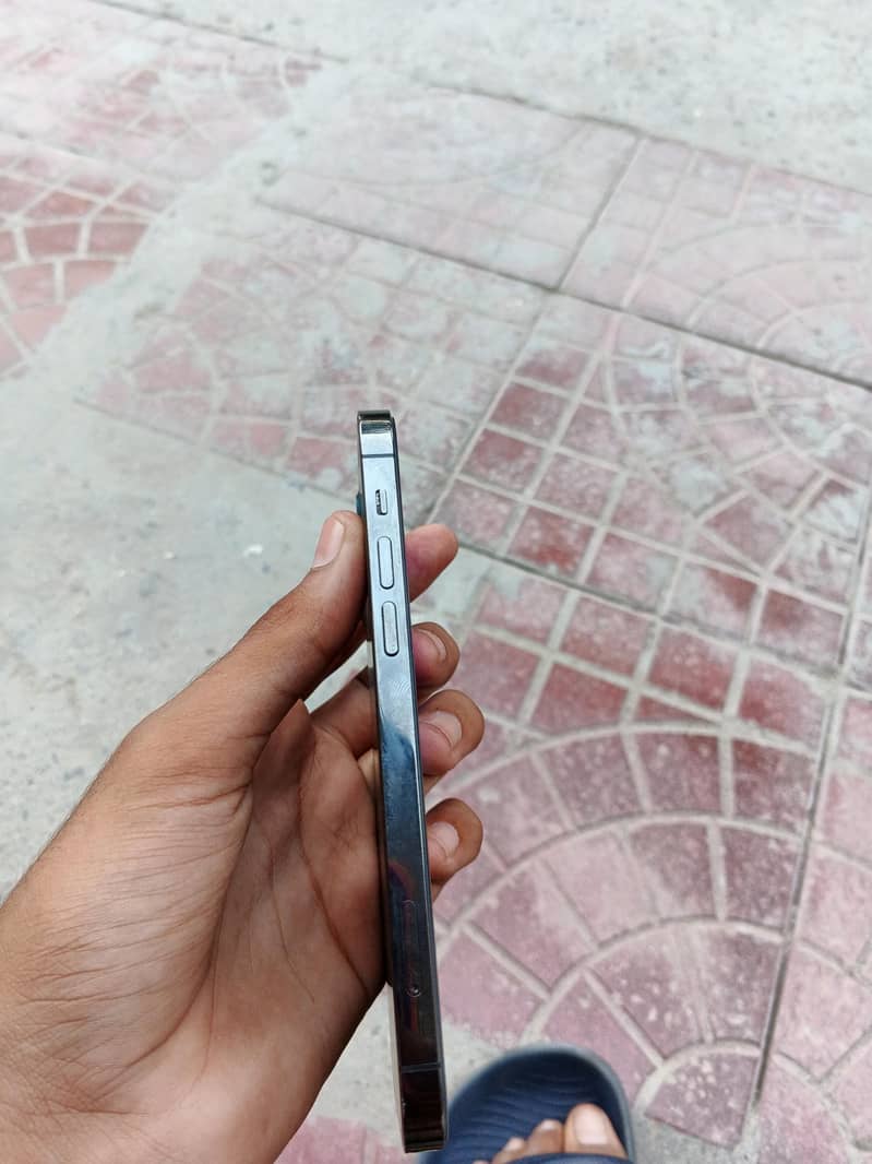 Apple iPhone 12 Pro 4