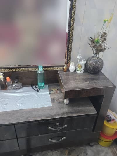 Dressing Table with Large Mirror – For immediate Sale