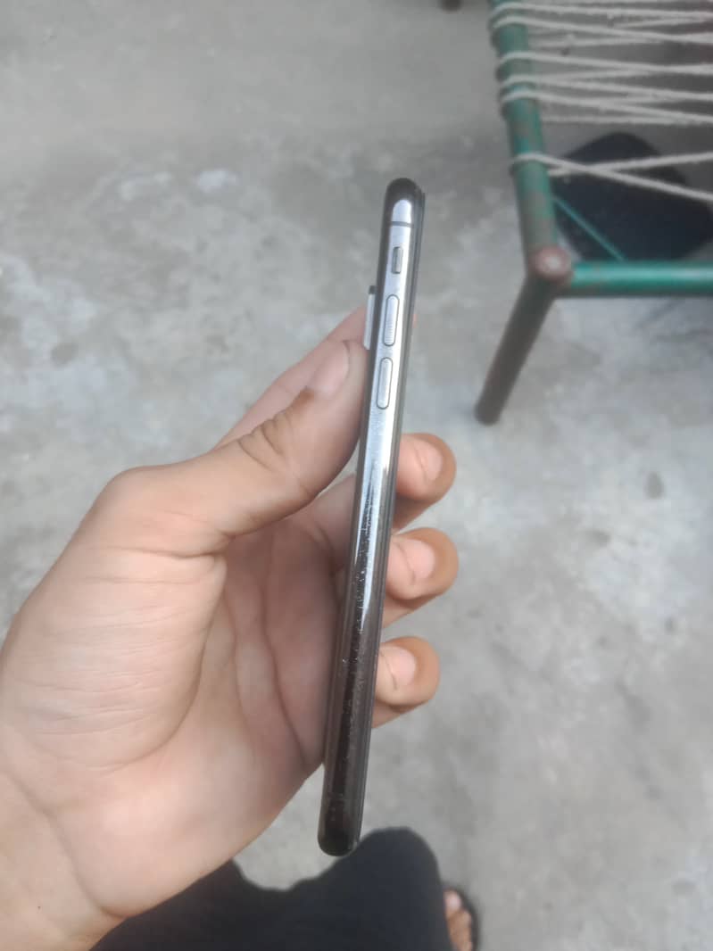 Apple iPhone XS 3