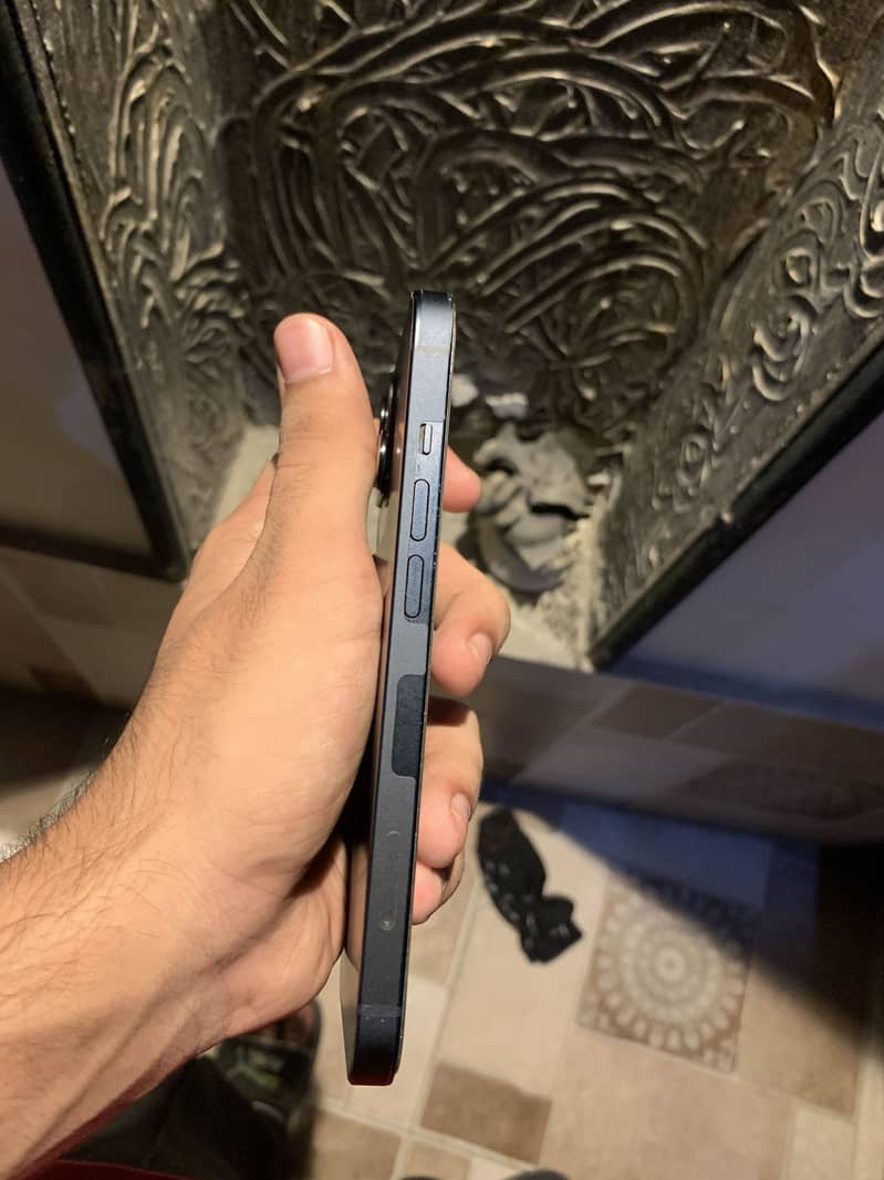 Apple iPhone 13 2