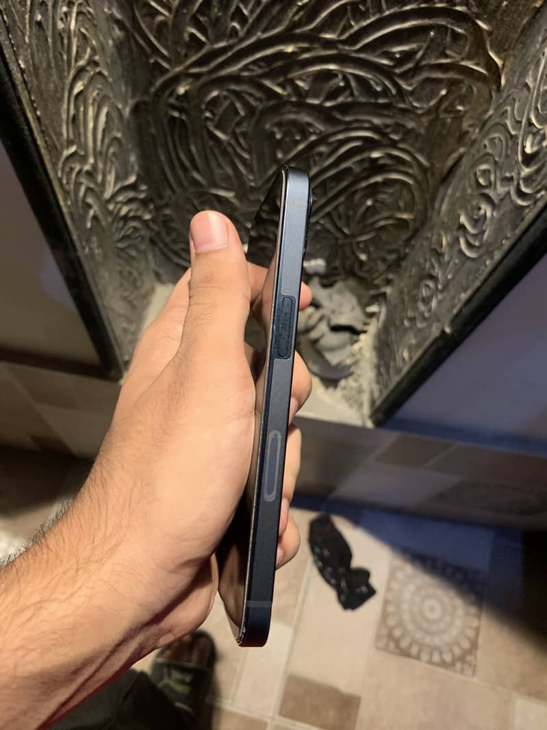 Apple iPhone 13 5