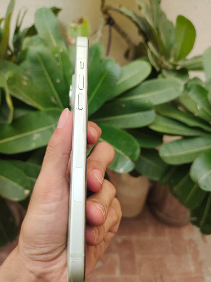 Apple iPhone 15 plus 3