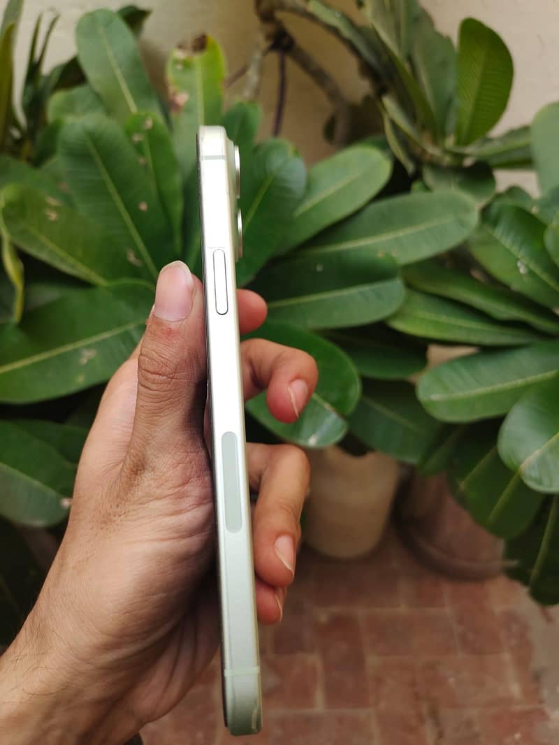 Apple iPhone 15 plus 5