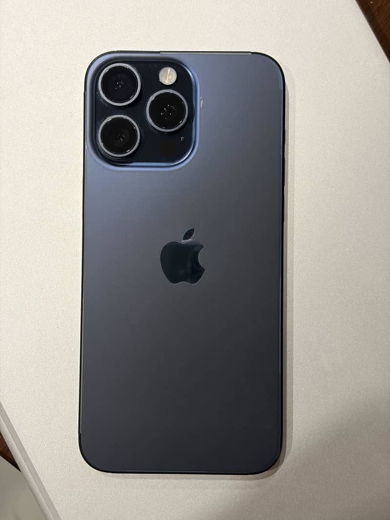 Apple iPhone 15 Pro Max 0