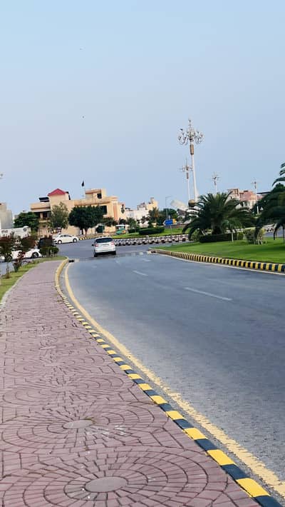 2kanal A Dream Location Main Boulevard Road And Facing Big Lush Green (55kanal) Park And Totally Build Area Near To Main Gate Plot Available