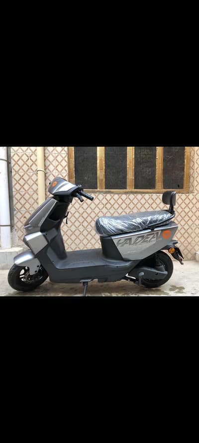 Yadea Rubin s scooty new graphene battery