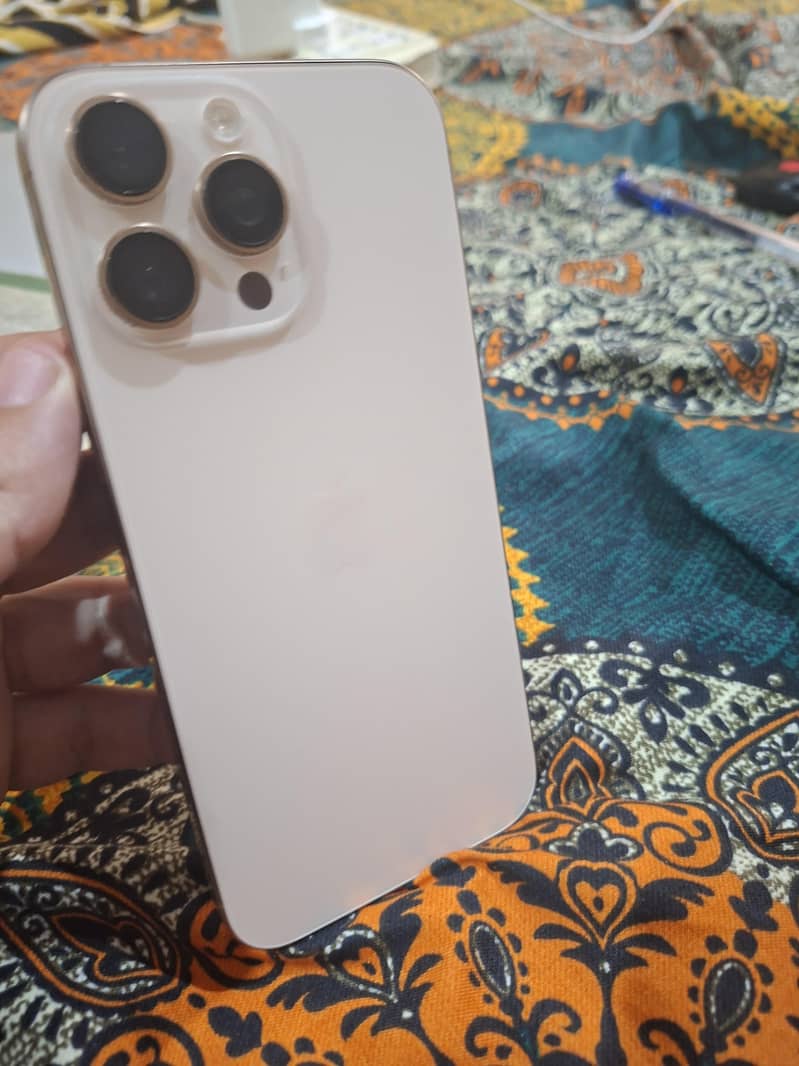 Apple iPhone 16 Pro Max 3