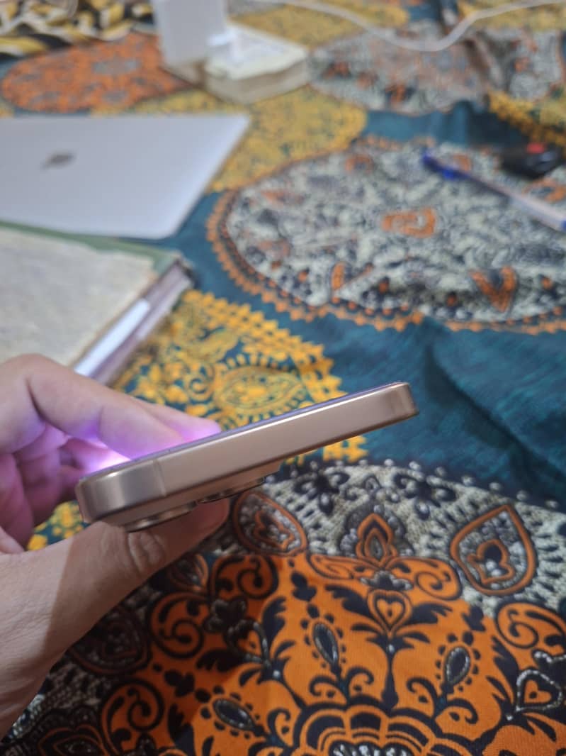 Apple iPhone 16 Pro Max 4