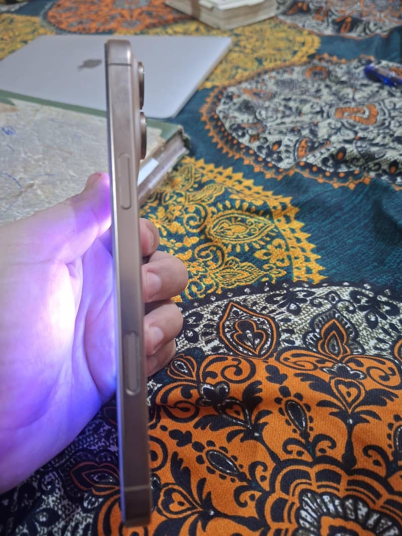 Apple iPhone 16 Pro Max 6