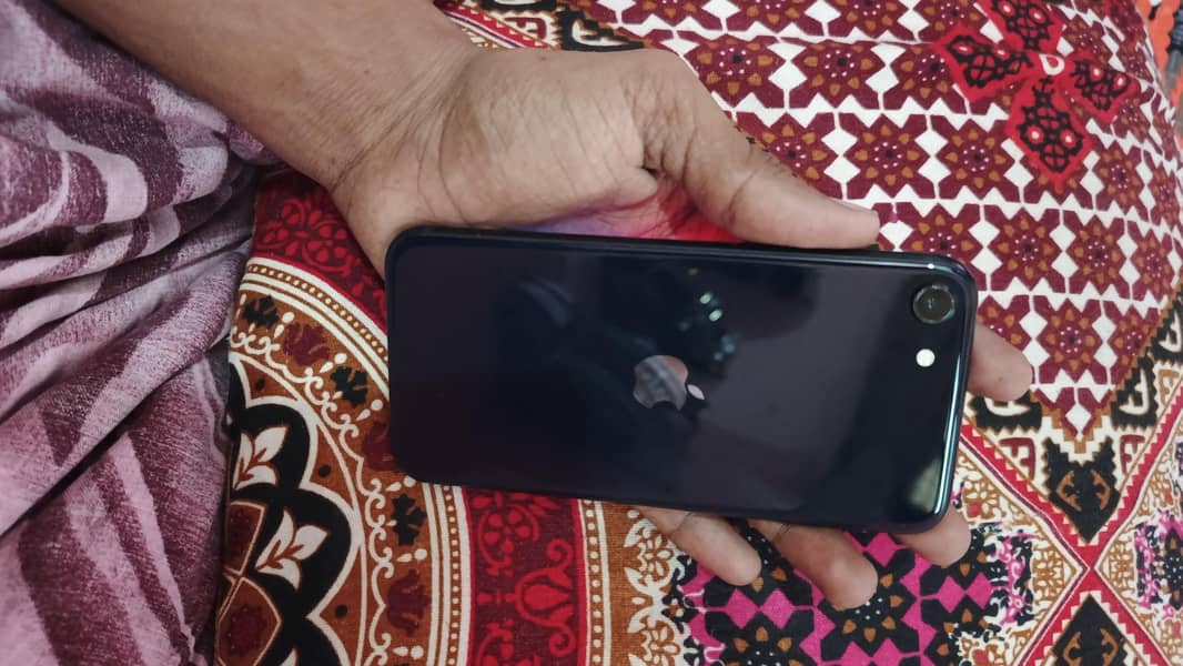 Apple iPhone SE 3rd generation 0