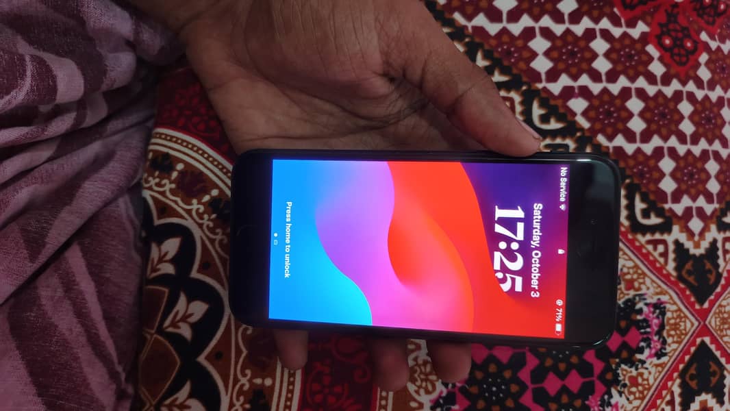 Apple iPhone SE 3rd generation 6