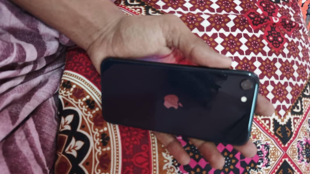 Apple iPhone SE 3rd generation 8