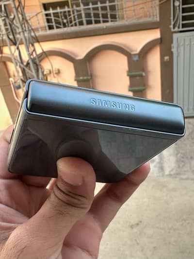 Samsung Mobile Z Flip 3