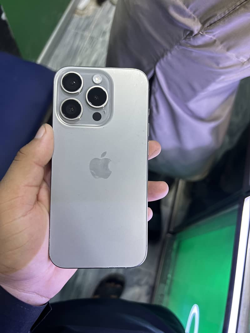 Apple iPhone 15 Pro 0