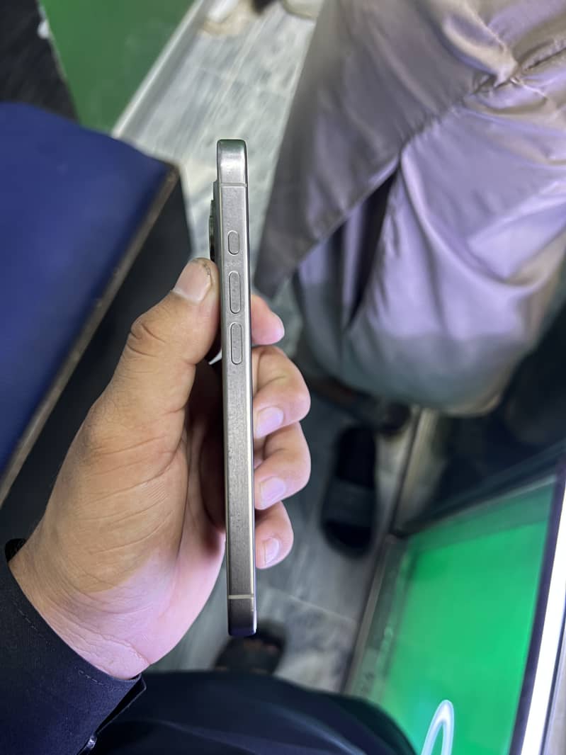 Apple iPhone 15 Pro 2