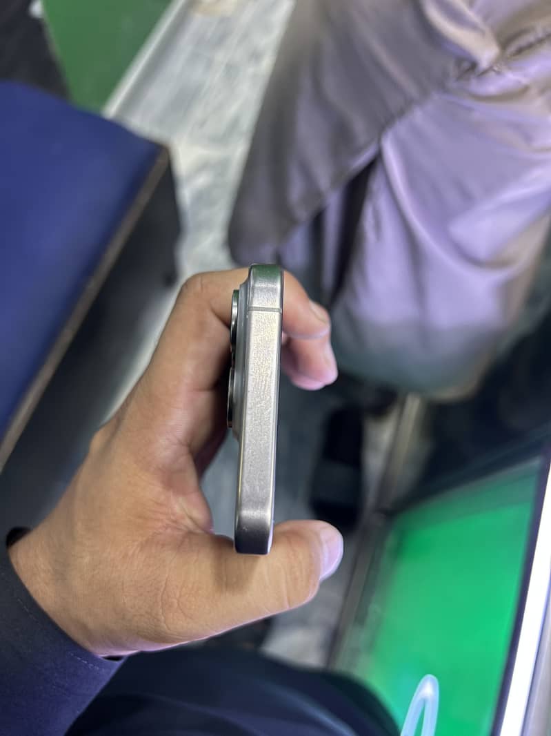 Apple iPhone 15 Pro 3