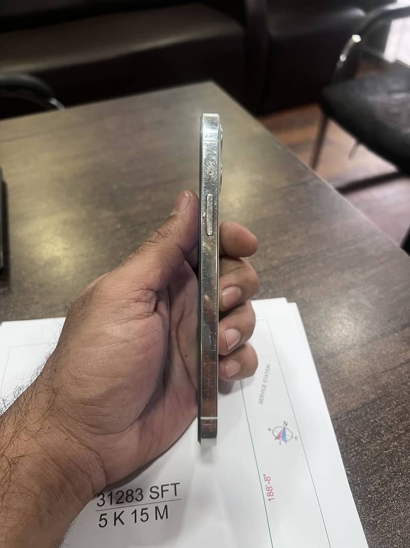 Apple iPhone 12 pro 1