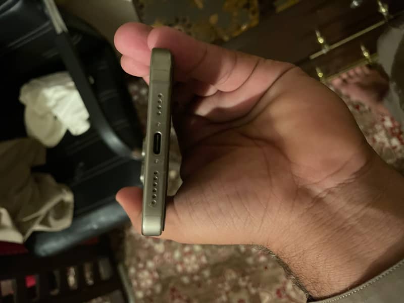 Apple iPhone 15 Pro Max 4