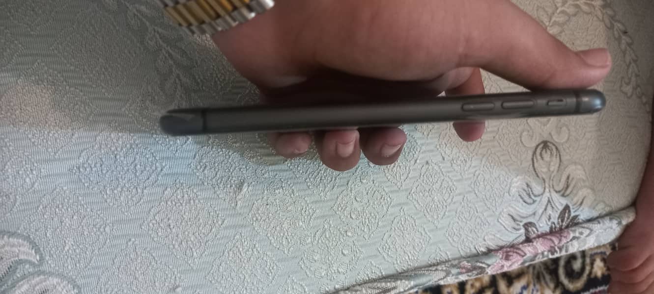 Apple iPhone 11 0