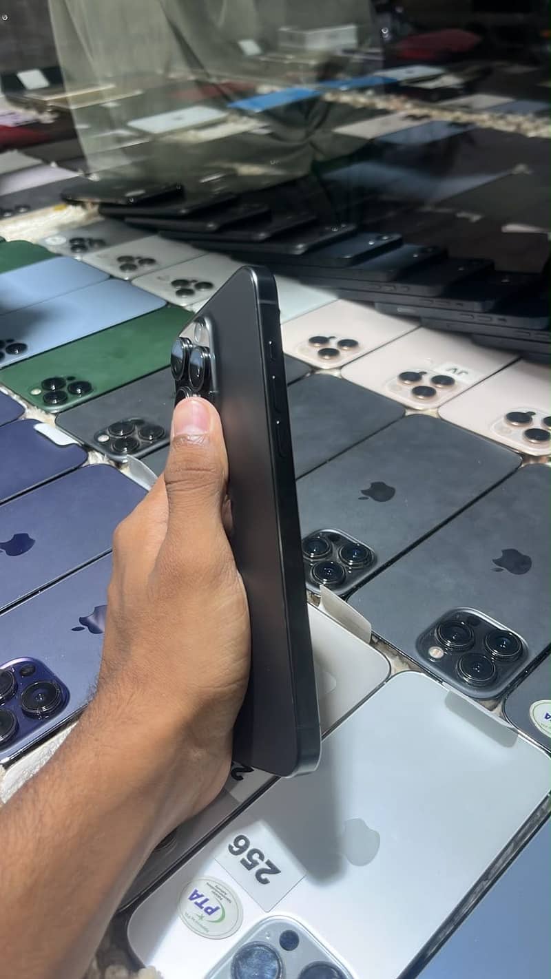 Apple iPhone 15 Pro Max 2