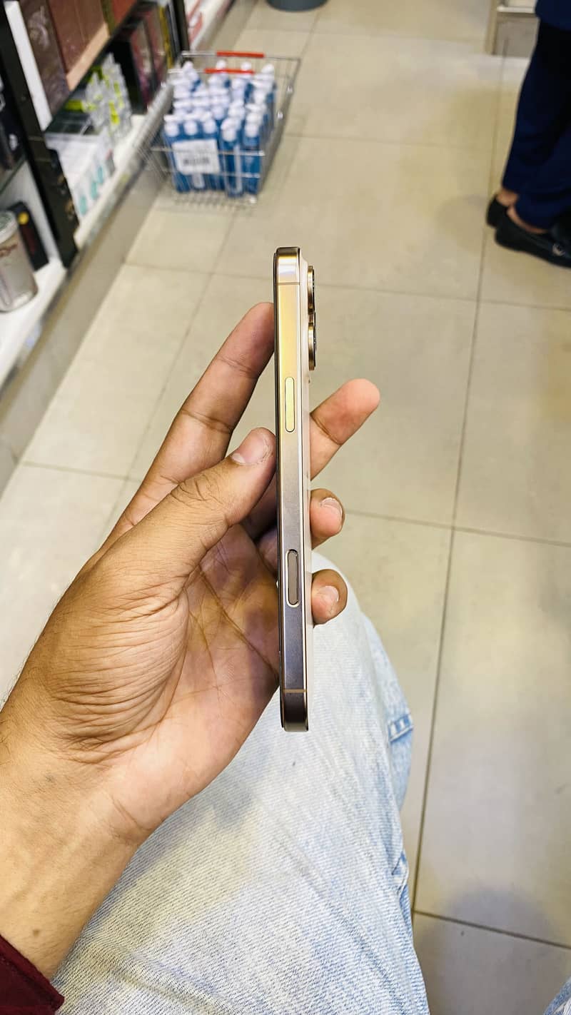 Apple iPhone 16 Pro Max 5