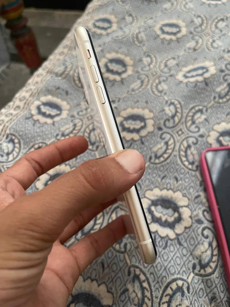 Apple iPhone 11 3