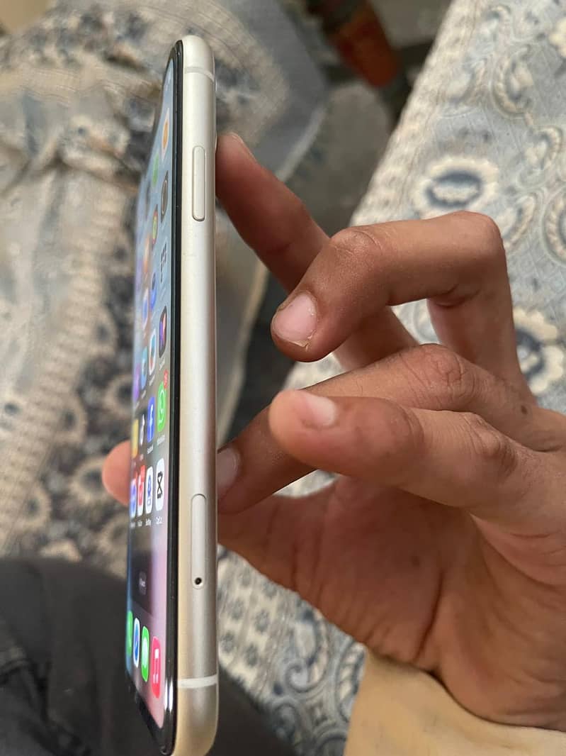 Apple iPhone 11 5