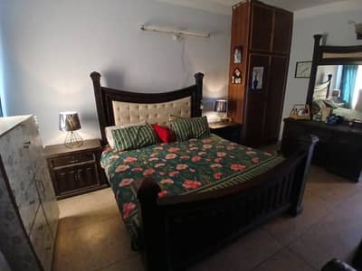 BED SET AND DRESSING VERY REASONABLE PRICE