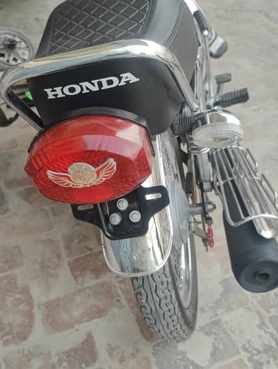 Honda 125 se black