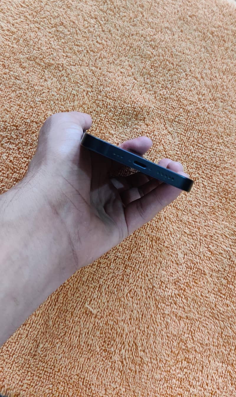 Apple iPhone 14 3