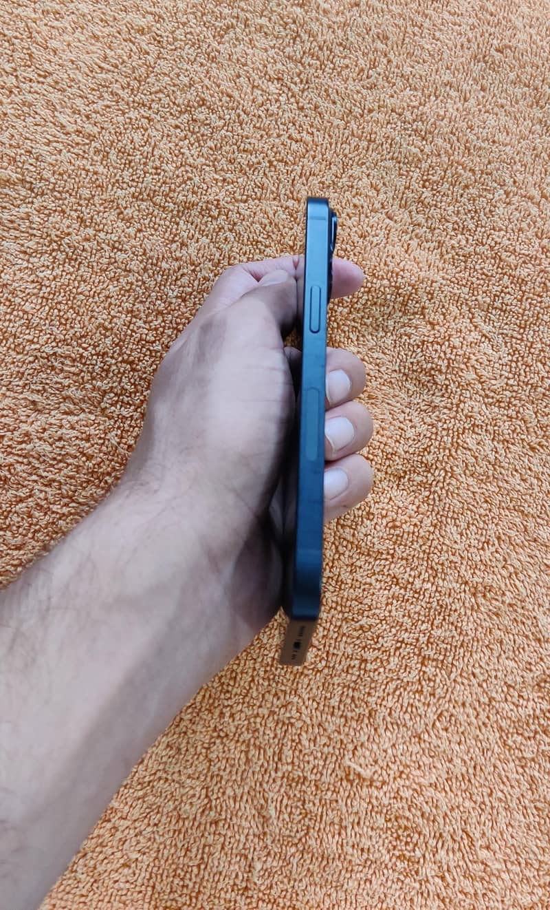 Apple iPhone 14 4