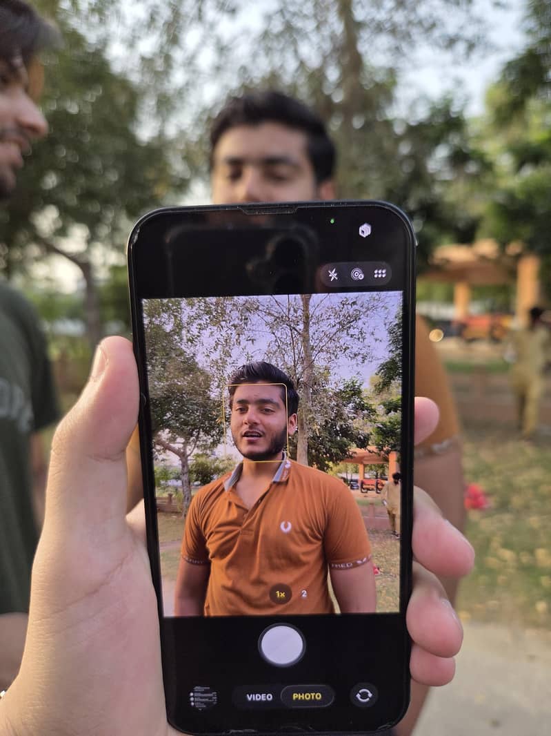 Apple iPhone 16e 6