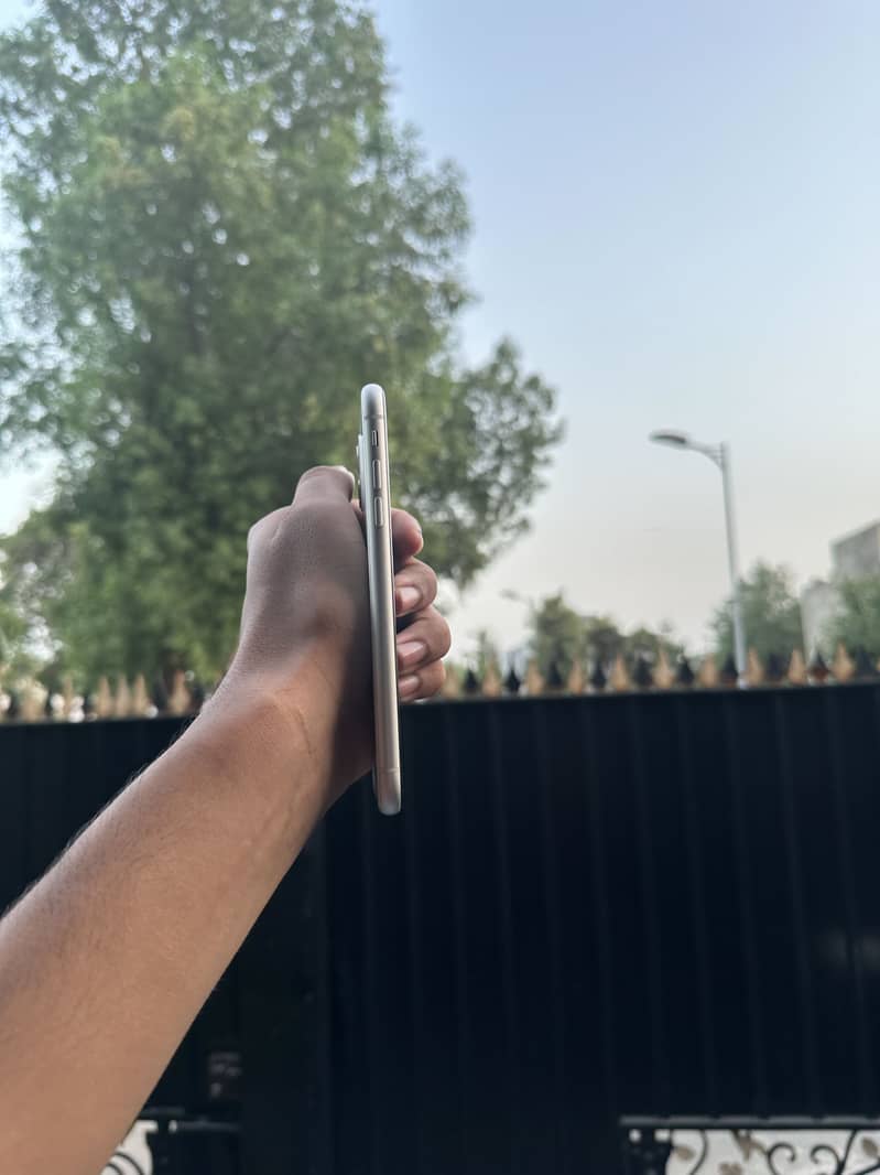 Apple iPhone 11 1