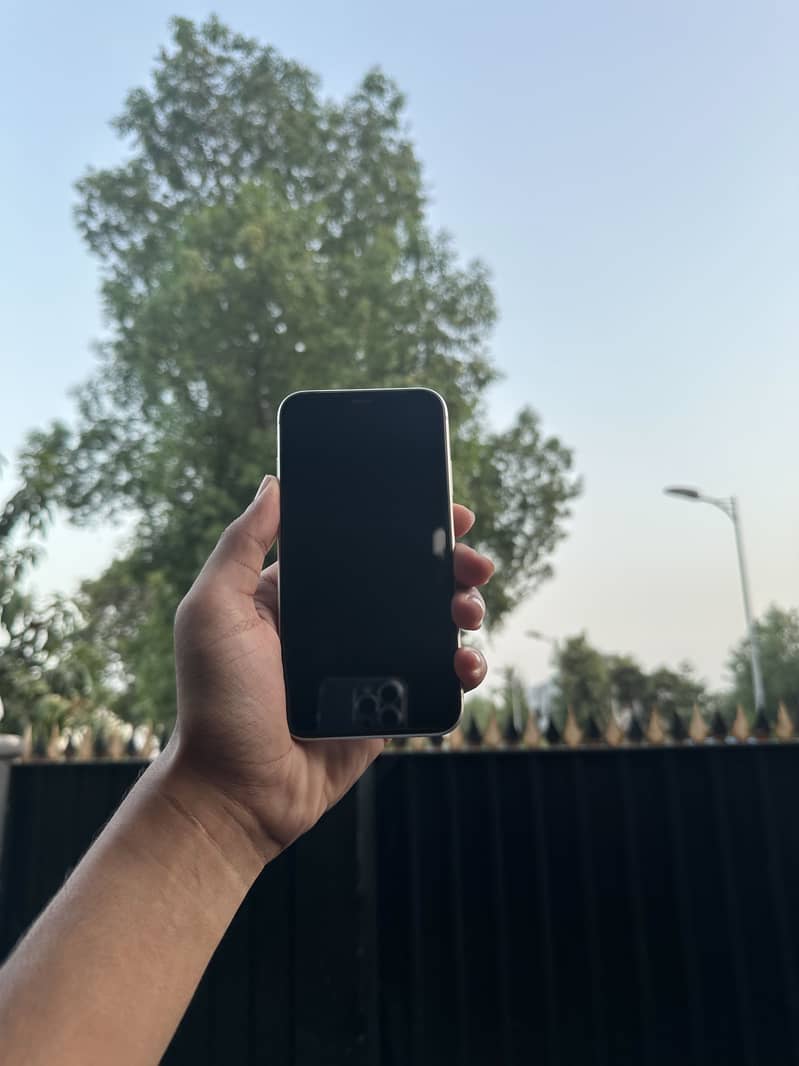 Apple iPhone 11 3