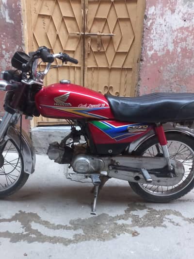 Fuel tank & Side Covers