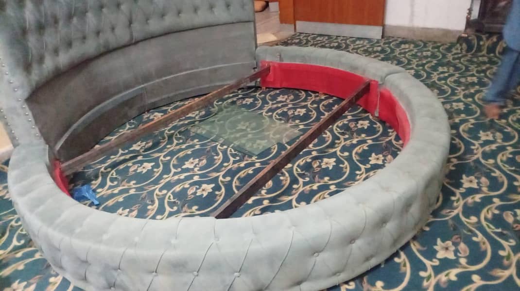 bed king size with side table 1