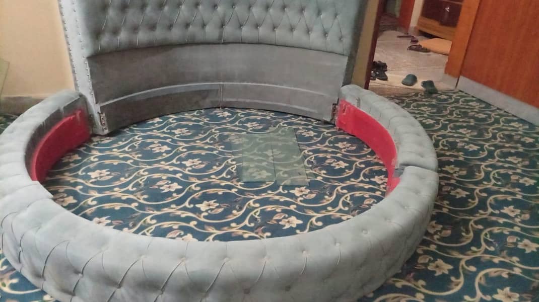 bed king size with side table 4