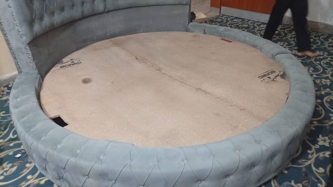 bed king size with side table 6