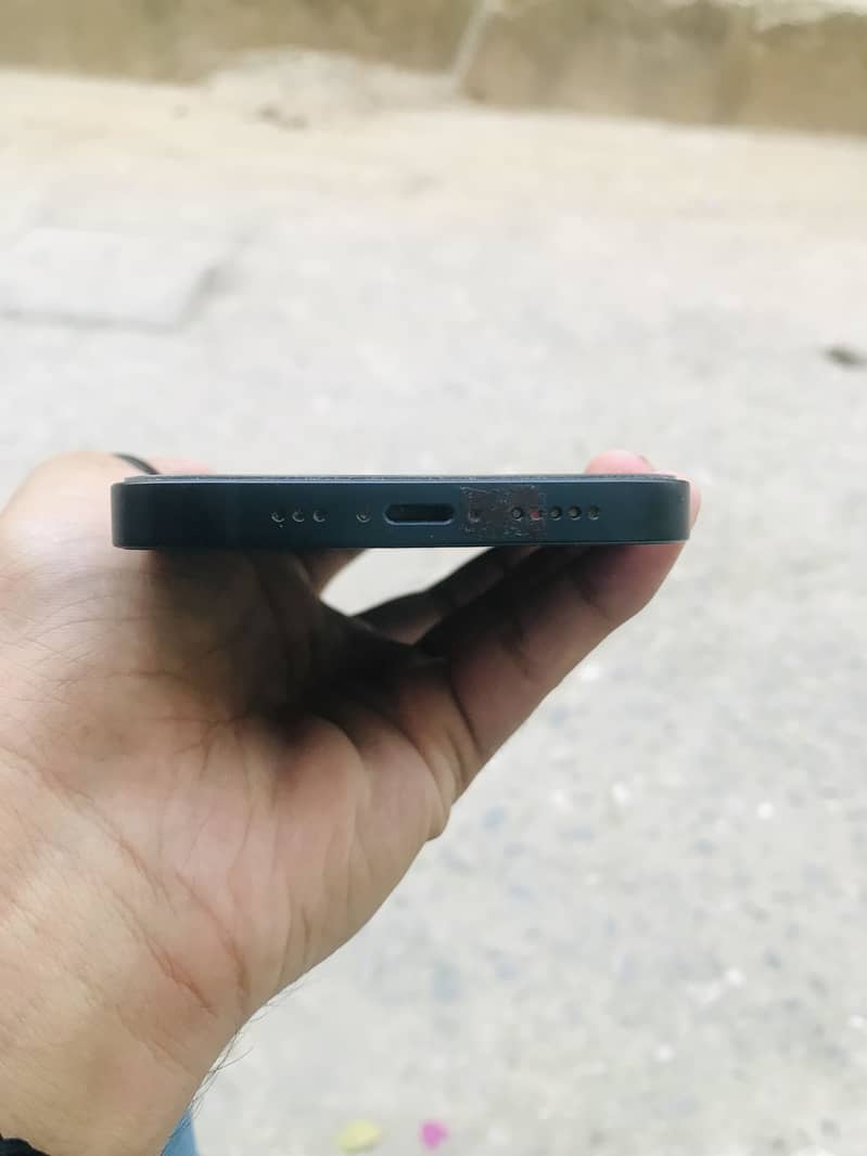 Apple iPhone 13 2