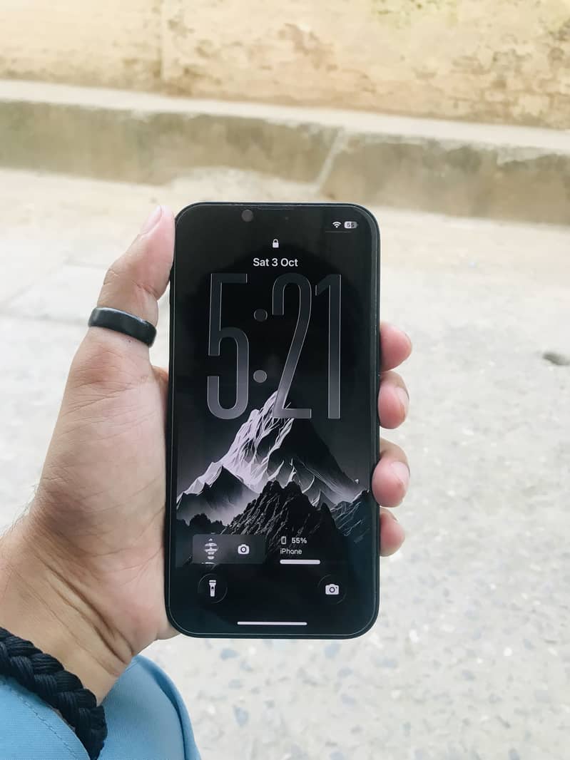 Apple iPhone 13 5
