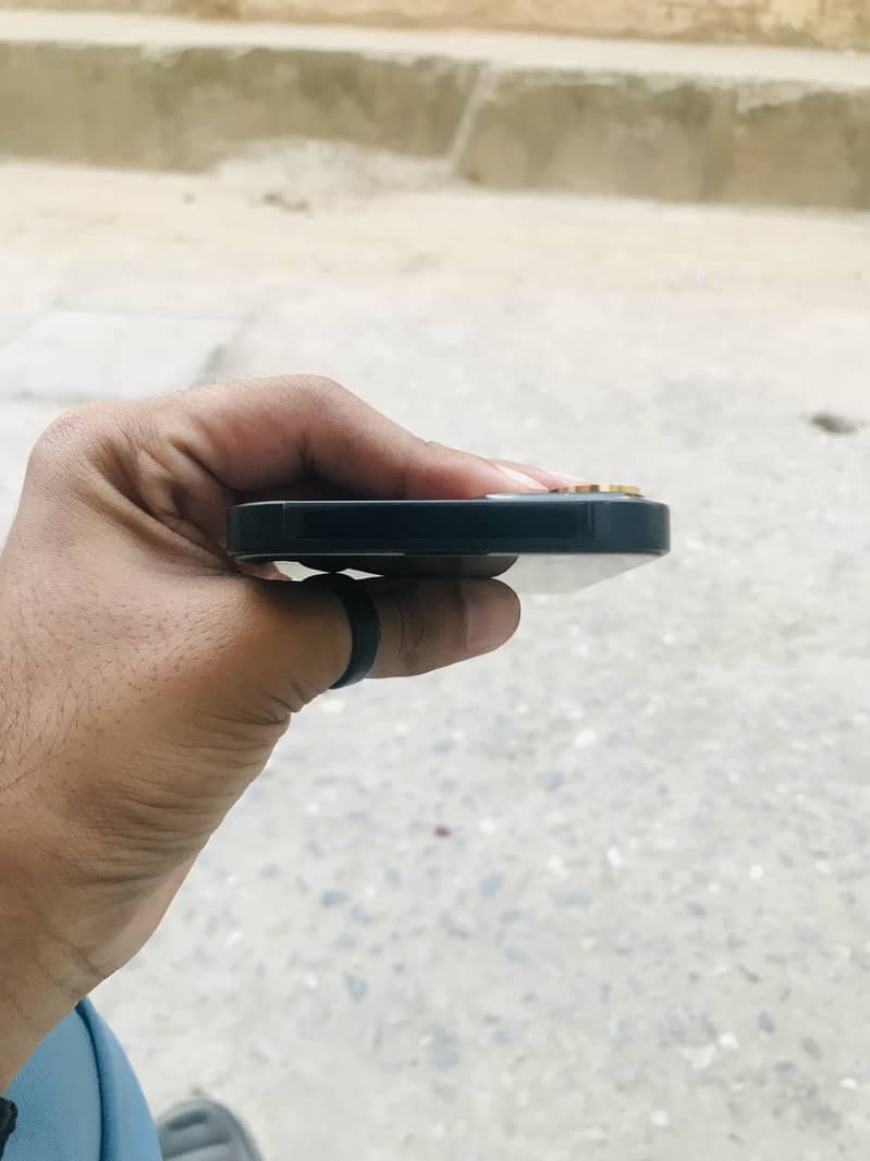 Apple iPhone 13 7