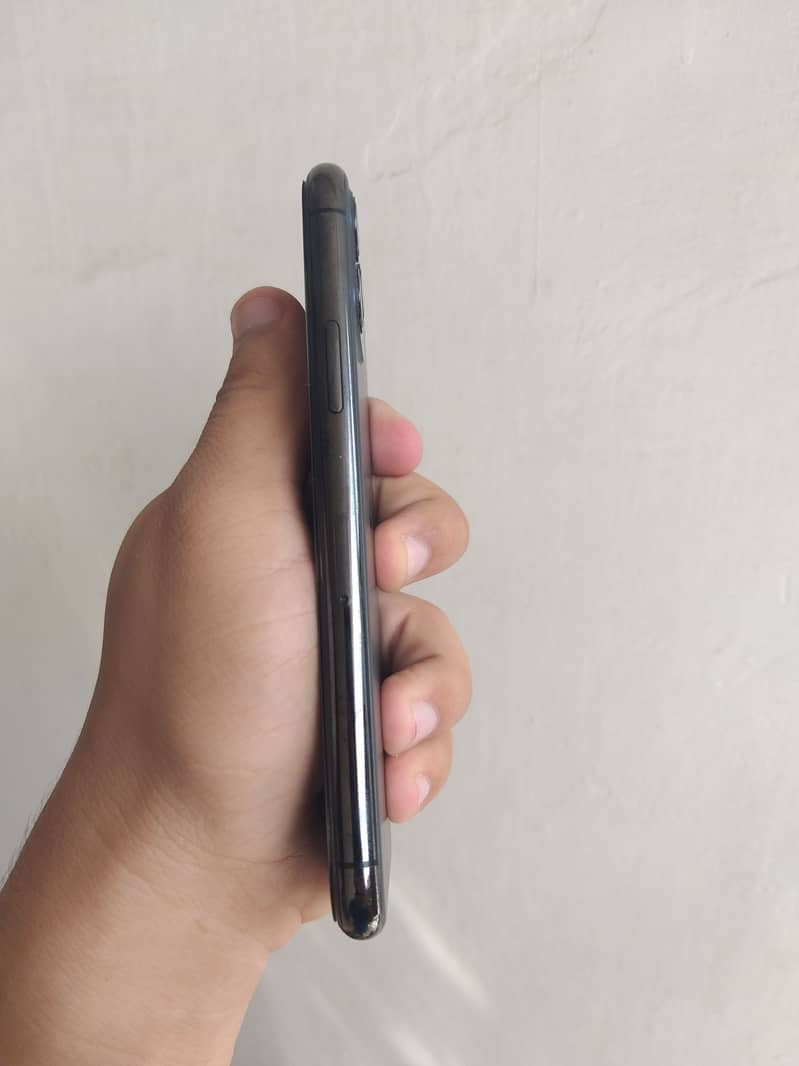 Apple iPhone 11 Pro 1