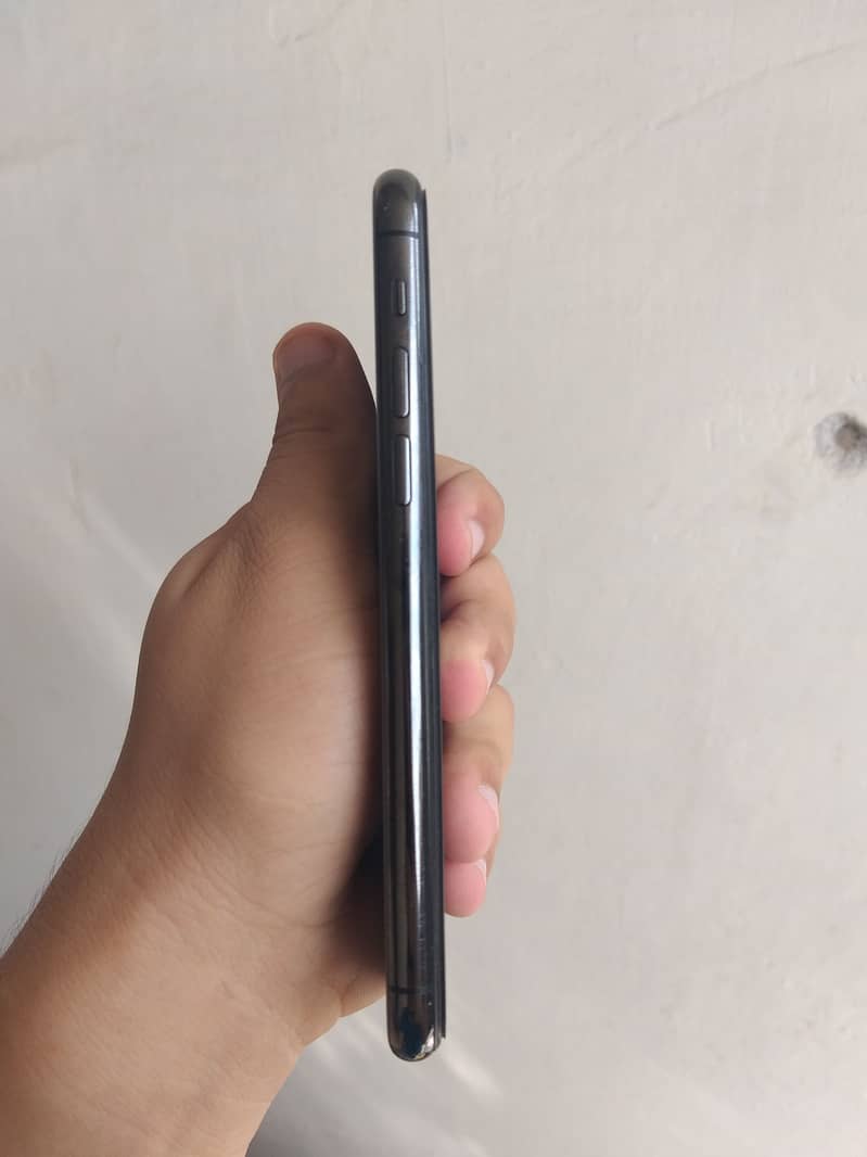 Apple iPhone 11 Pro 2