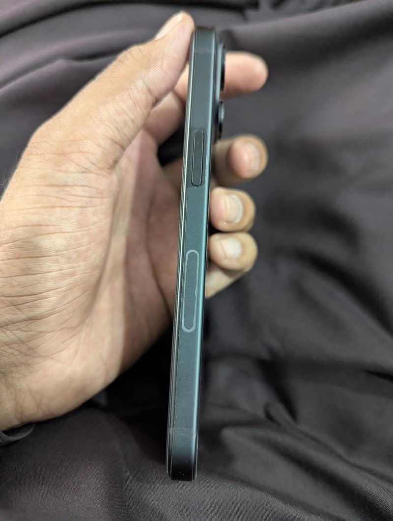 Apple iPhone 15 4