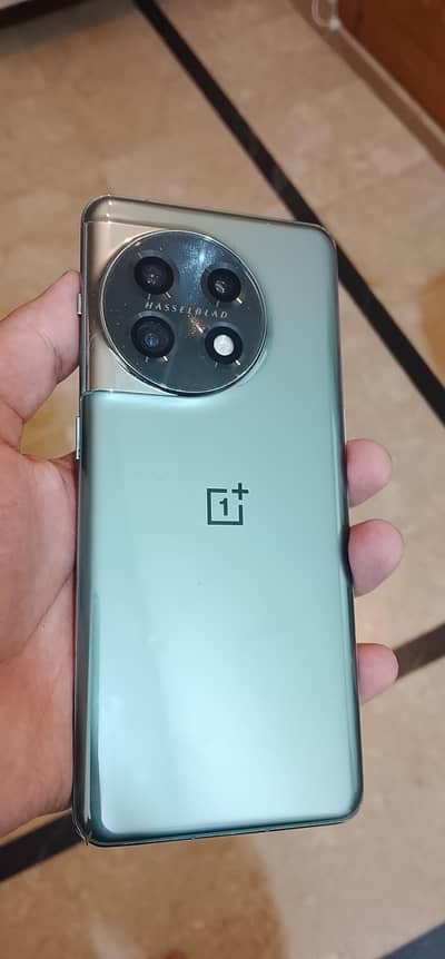 One Plus 11 5G (Lines on screen)