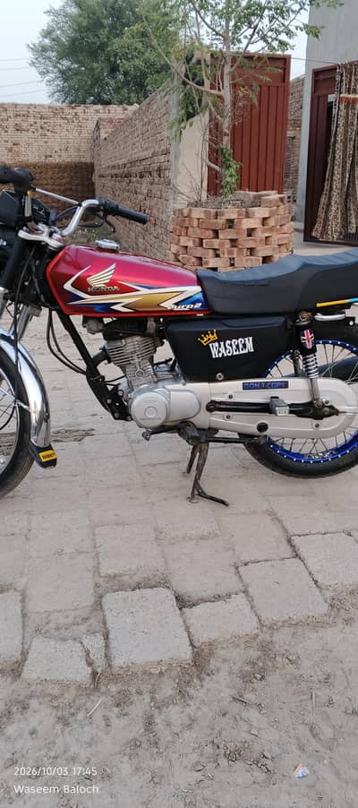 2020 model 125 red color