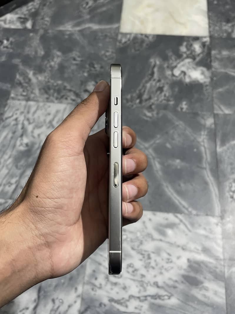 Apple iPhone 13 Pro 4